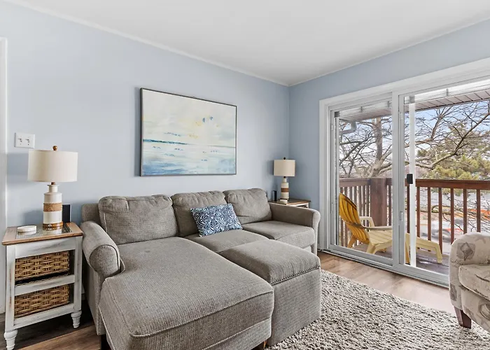 Renovated 3br Short Walk To Right By The Turtle Holiday home