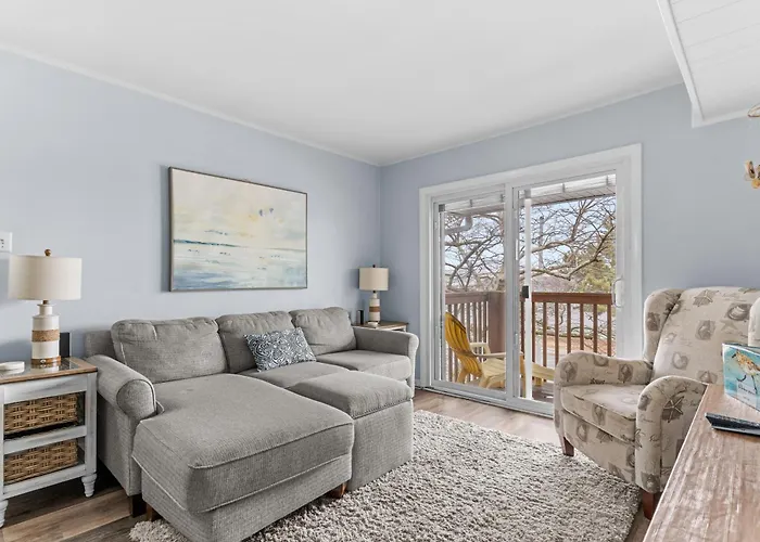 Holiday home Renovated 3br Short Walk To Right By The Turtle