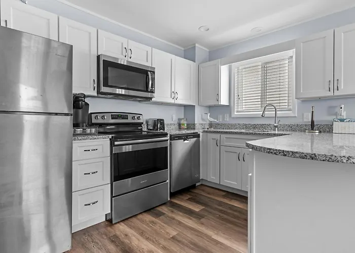 Holiday home Renovated 3br Short Walk To Right By The Turtle