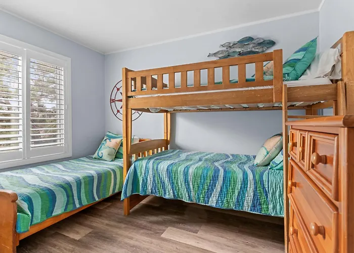 Holiday home Renovated 3br Short Walk To Right By The Turtle