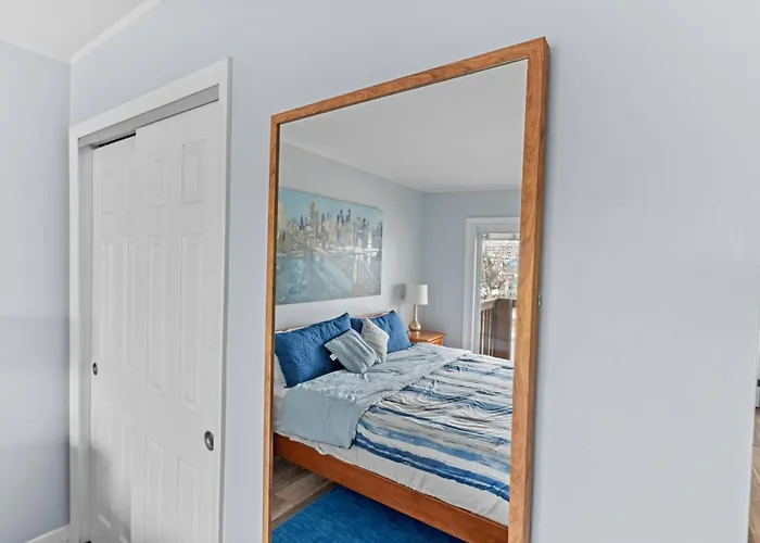 Renovated 3br Short Walk To Right By The Turtle Holiday home